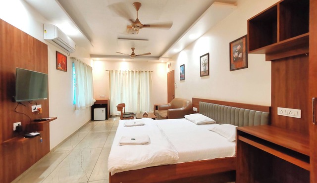 Hotel Meera Regency