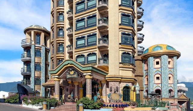 Hotel Moon