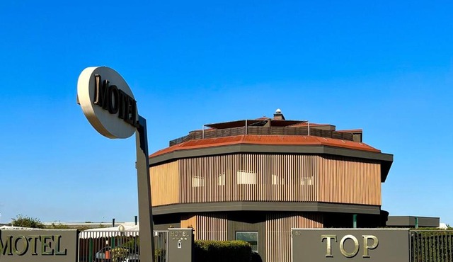 Hotel Motel Top