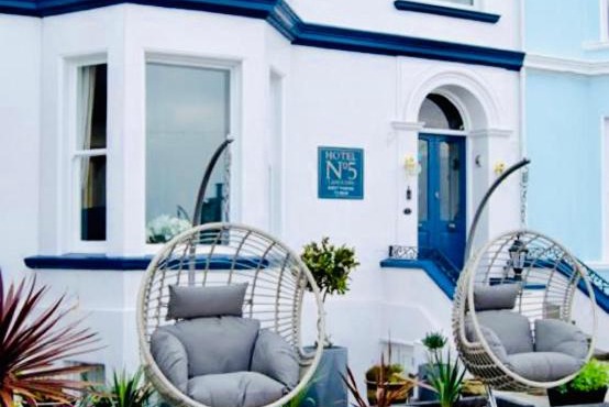 Hotel No5, Beachfront with Free Private Car Park