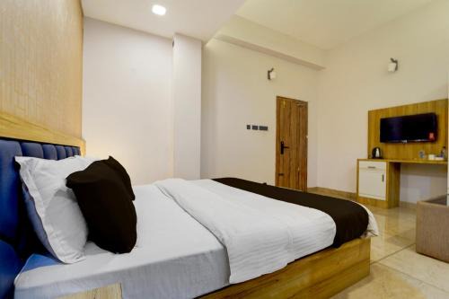 Hotel O by OYO REFRESH INN & SUITES