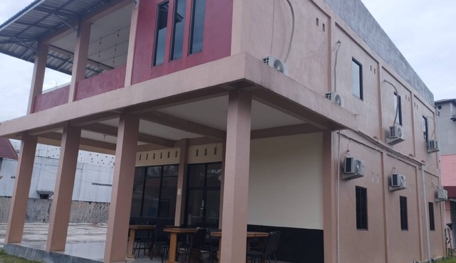 Hotel O Fanilly Guest House MarabahanNearJembatan Rumpiang