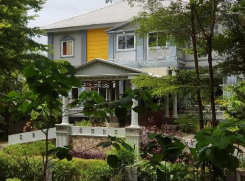 Hotel O Subur
