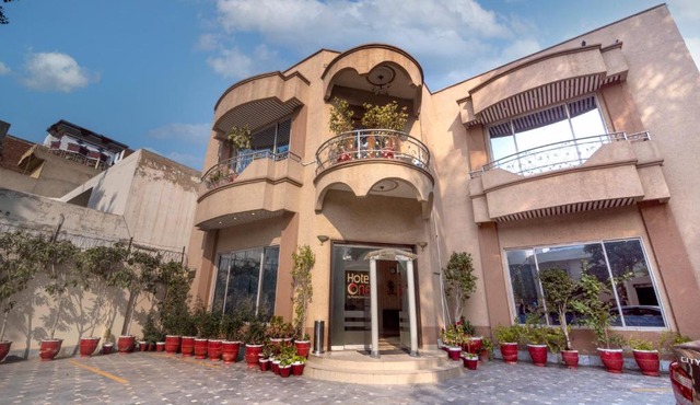 Hotel One Lalazar Multan