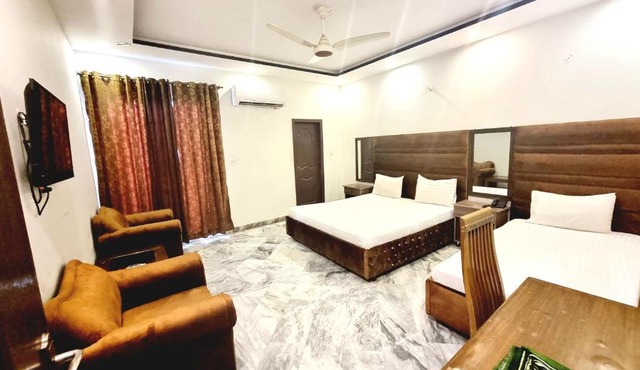 Hotel Pakeeza One