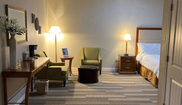 Hotel Pinehurst- Central Ave Suite 208