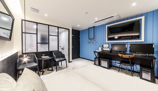 Hotel Plum