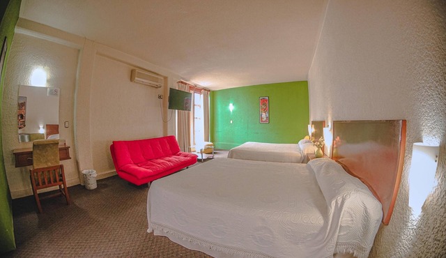 HOTEL Q