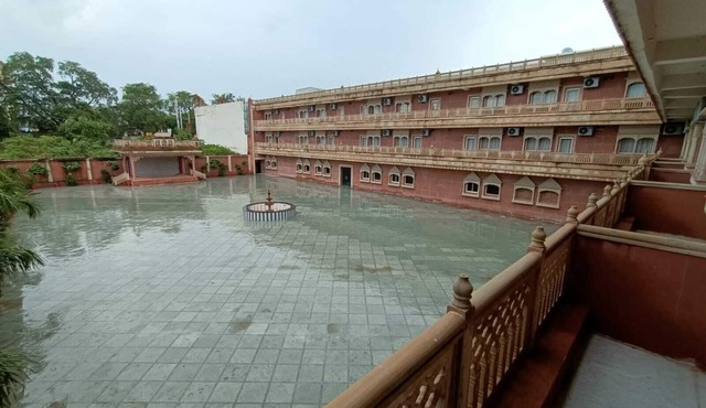 Hotel Rajwada Palace
