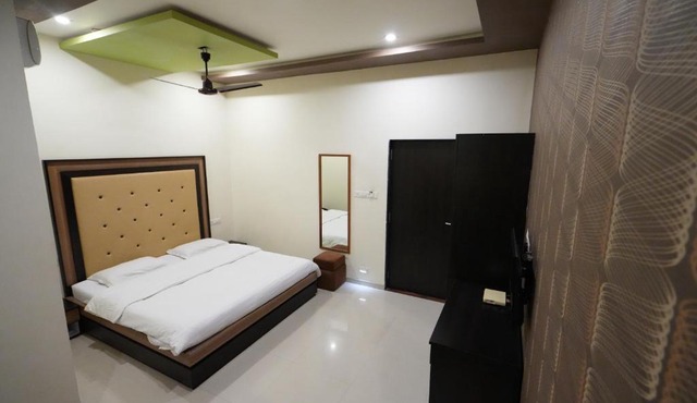 Hotel Ravi Residency