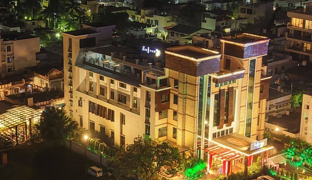 Hotel Saffron Leaf