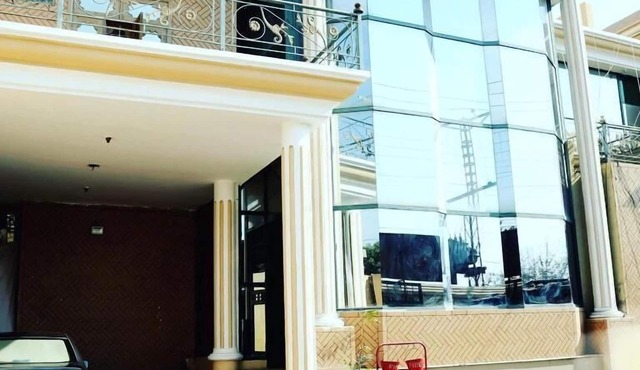 Hotel Serena Palace