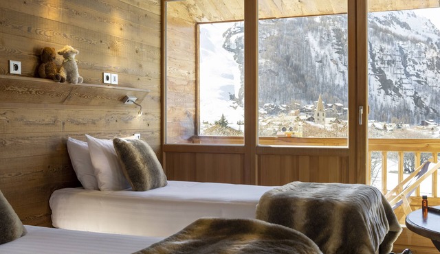 Hotel Ski Lodge