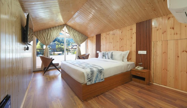 Hotel Skyline, Manali - Walking to Mall Road, Centrally Heated