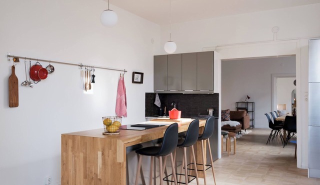 Hotel-standard design apartment with sea view