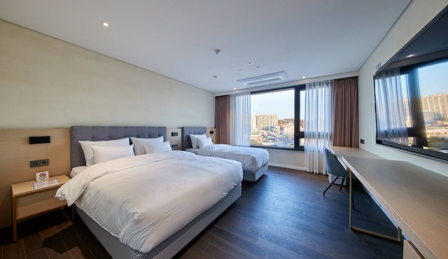 Hotel Summit