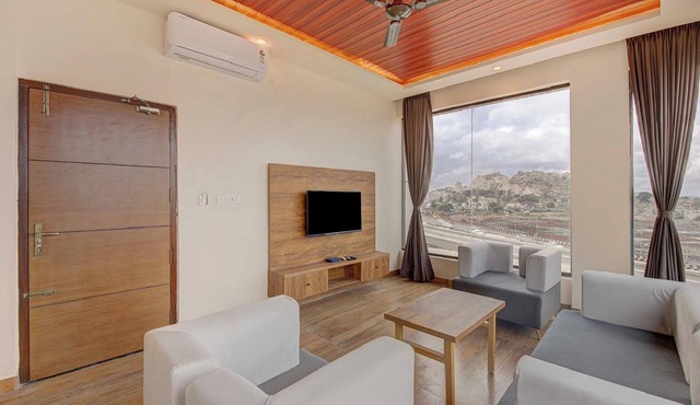 Hotel Tree Suites Next Airport Inn