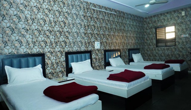 Hotel Triangle, Surat