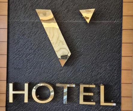 HOTEL V