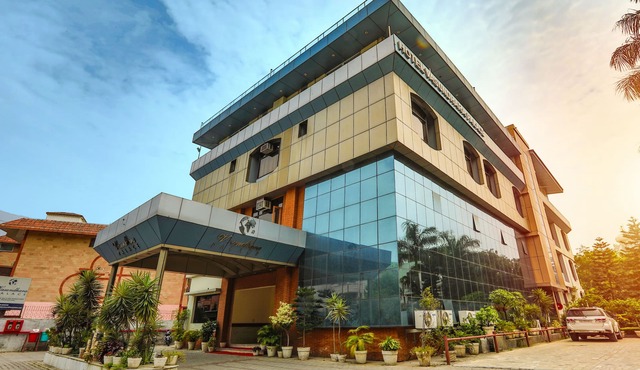 Hotel Vasundhara Palace near Ram Jhula Rishikesh, close to River Ganga