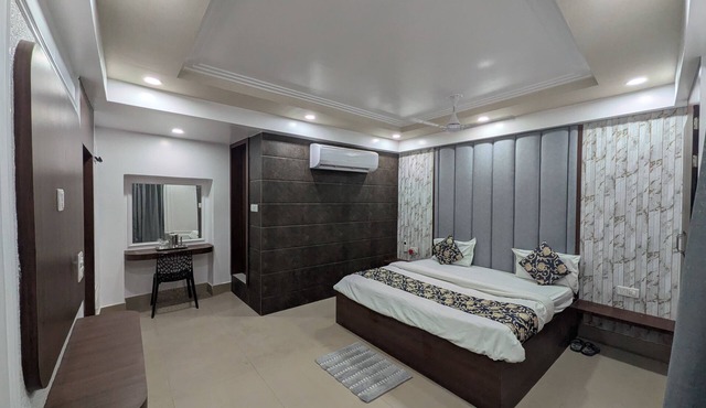 Hotel Vrindavan Palace
