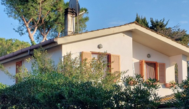 House 2 km from the sea in the green of Marina Velca Golf