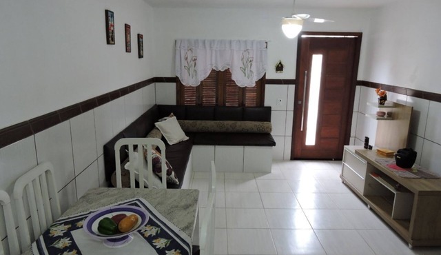 House 3 bedrooms, one block from the sea