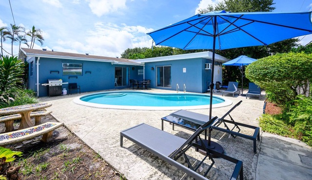House 4 Bedrooms, Pool Close to Hard Rock Casino