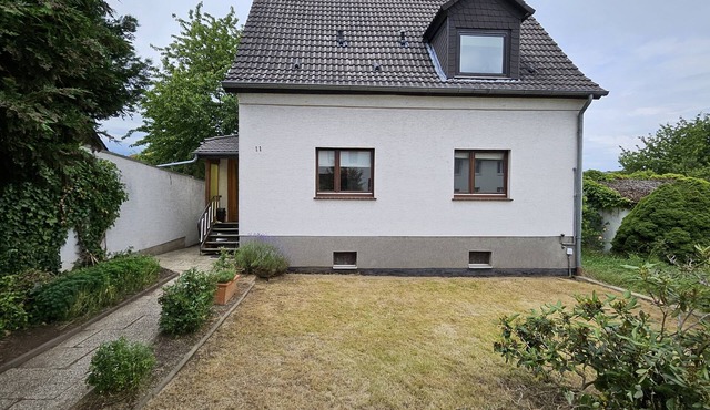 House-Basic-Private Bathroom-Garden view-Einfamilienhaus bis 10Per