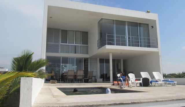House Beach Front Superb Ocean View Hi Speed WiFi Unlimitd Fresh Water Free call