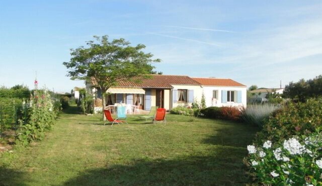 House bungalow with garden and terrace, 1100m2 property, 8 person,