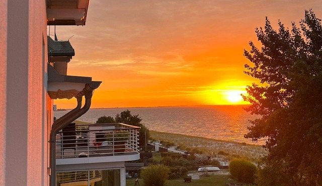 House by the Sea in Lubmin - Ocean-View Apartment Right on the Beach