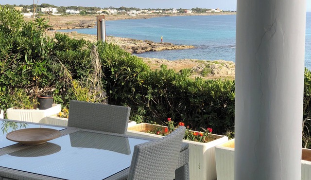 House directly on the sea with wonderful view of the bay