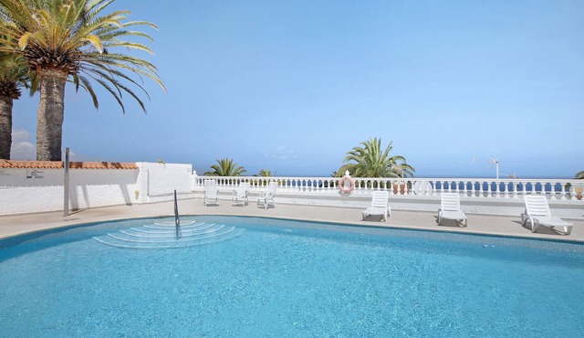 'House Experience Villa Violeta' with Sea View, Shared Pool and Wi-Fi