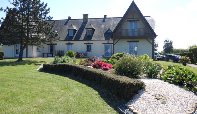 House facing the sea, with swimming pool and SPA OMAHA GITES