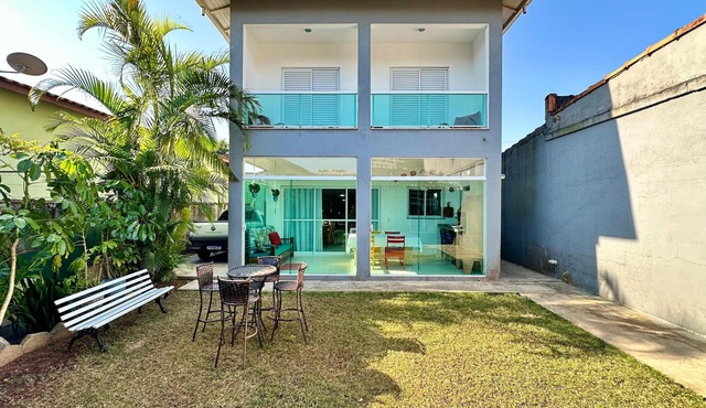 HOUSE FOR 12 OR 16 PEOPLE. 3 MINUTES FROM THE BEACH. IN THE CENTER OF BERTIOGA