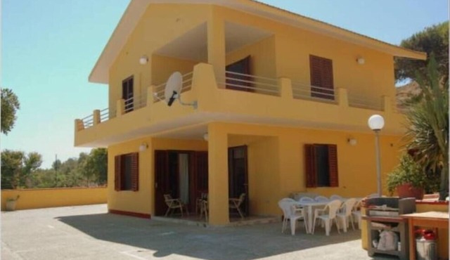 House for holidays only a few steps from the sea