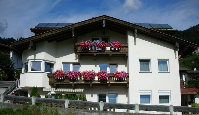 House Hutter, 2-6 persons, sunny, children friendly, near Schlick