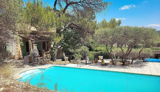 House in Aramon, a pretty village in the Gard, in the hills overlooking the Rhone