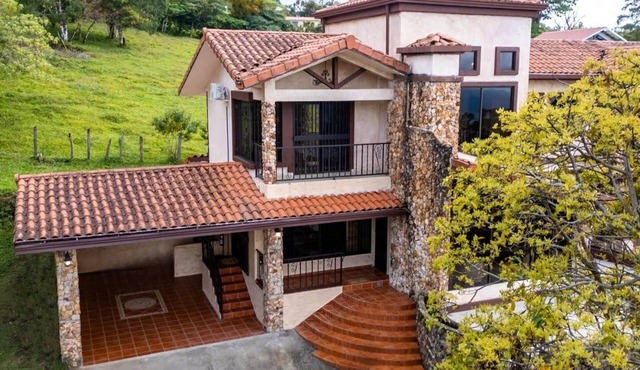 House in Boquete, House in Boquete with king beds and hot tub (565749)