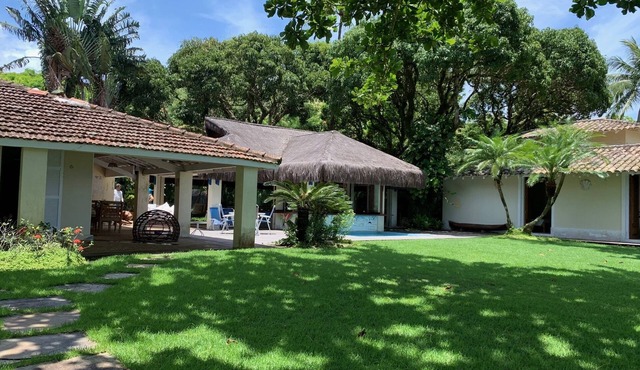 House in Praia da Armação, standing on the sand in Ihabela.
