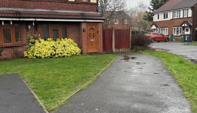 House in Tamebridge, Walsall Near train and bus routes to Birmingham