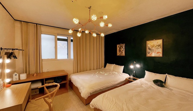 House Lotus. 1 min subway Myeongdong, GangnamnTour and Rest in cozy seoul home