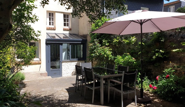 House Lou&Co Honfleur Nice house downtown with small courtyard 8 persons