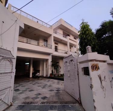 House No 87A