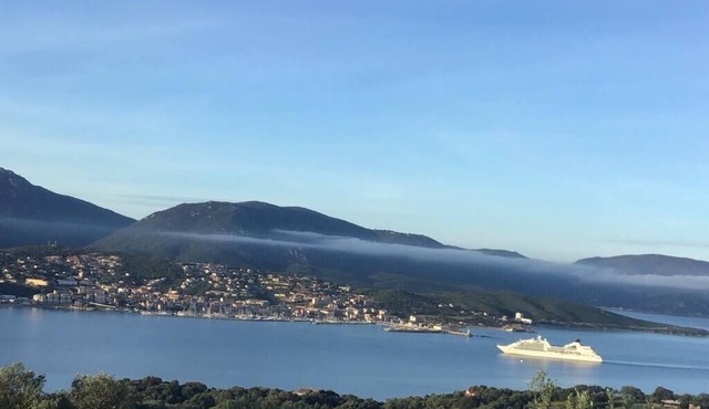 House of character overlooking the Gulf of Valinco