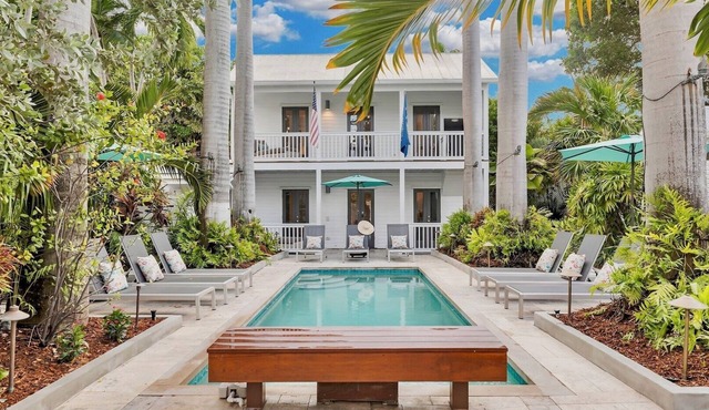 *HOUSE OF THE ROYAL PALMS @ OLD TOWN* Estate Near Duval + LAST KEY SERVICES.