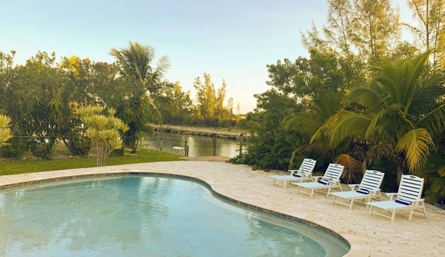 House on the canal with pool 10 min walk from beach. Fishing dream come true.