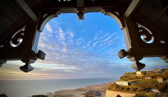 HOUSE ON THE CLIFFS
