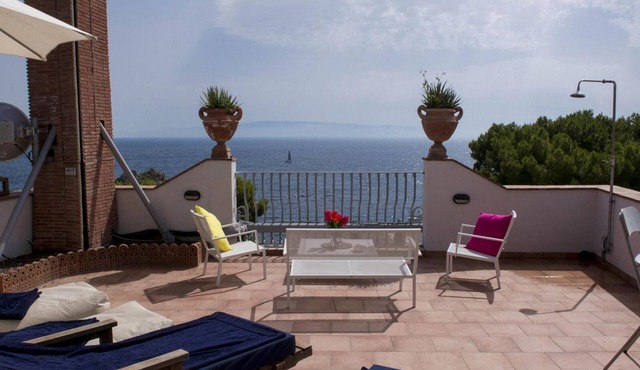 House Priscilla Taormina sea terrace with Jacuzzi